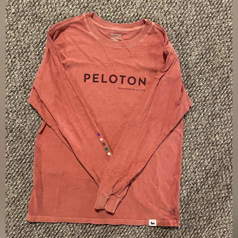 NWOT Peloton Long Sleeve T-Shirt Activewear Top‎ Athleisure Coral size Small